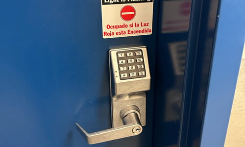 Commercial locksmith service